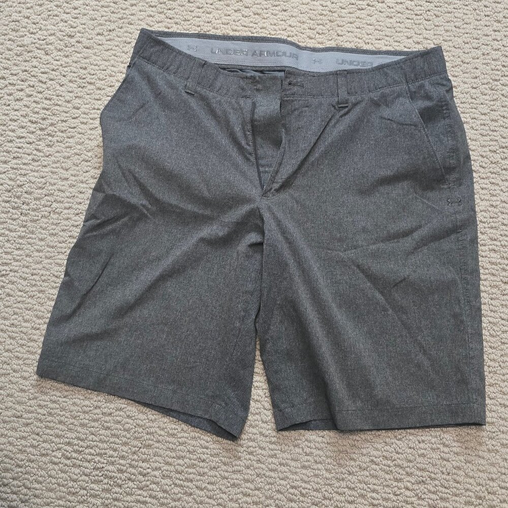 Under Armour Gray Loose fit Heatgaear 36